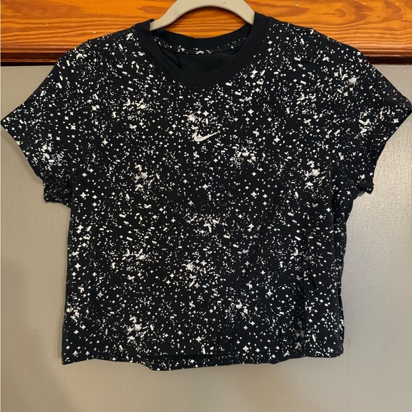 Nike Tops - Nike Women's Short Sleeve Black and White crop top